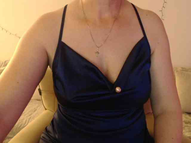 goodSnowQueen webcam