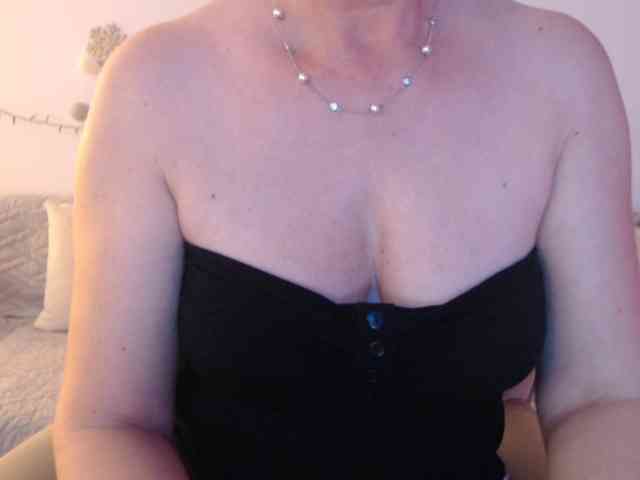 goodSnowQueen webcam