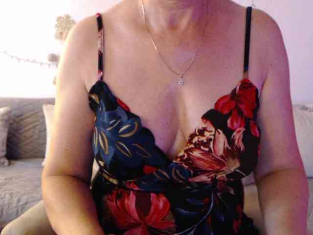 goodSnowQueen webcam