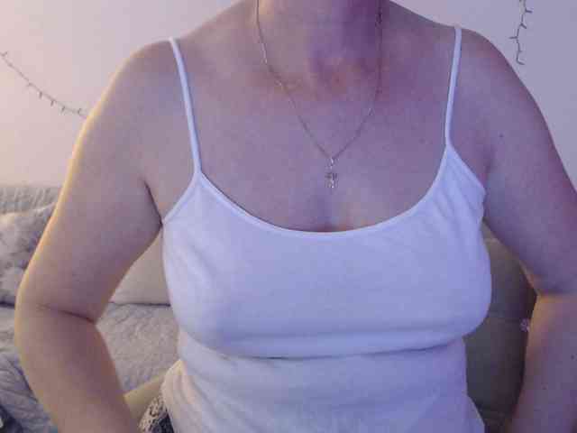 goodSnowQueen webcam