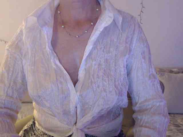 goodSnowQueen webcam