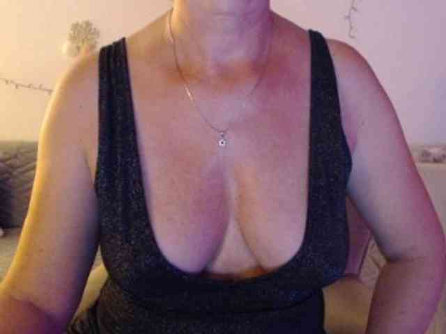goodSnowQueen webcam