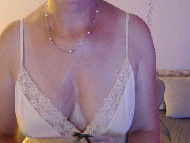 goodSnowQueen webcam