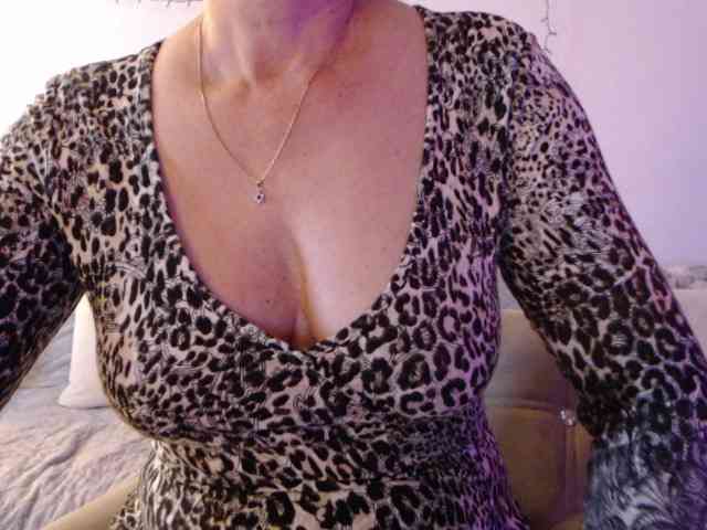 goodSnowQueen webcam