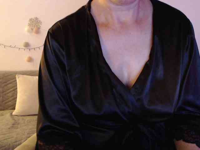 goodSnowQueen webcam