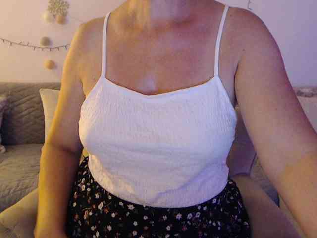goodSnowQueen webcam
