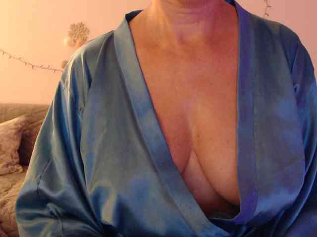 goodSnowQueen webcam