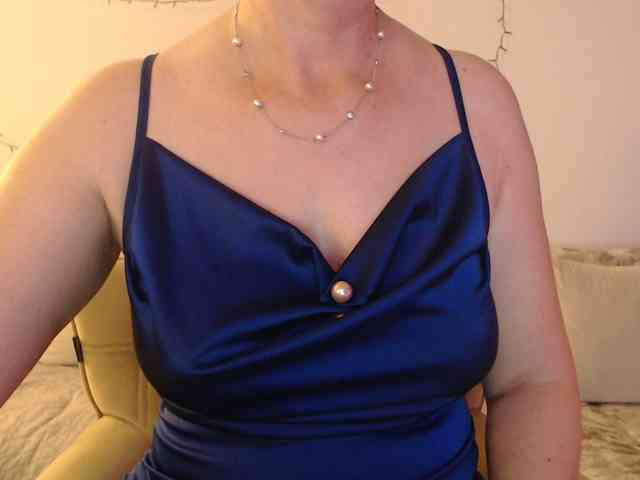 goodSnowQueen webcam