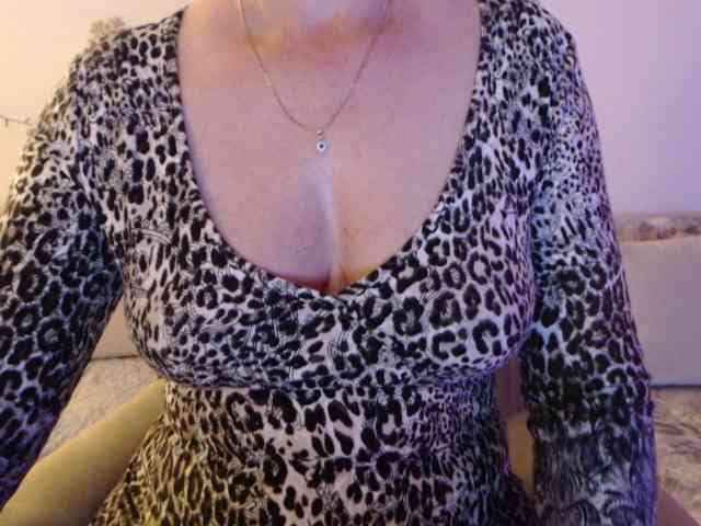 goodSnowQueen webcam