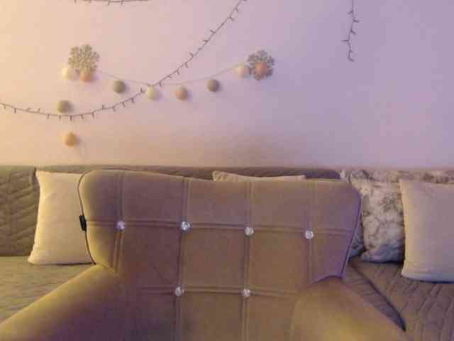 goodSnowQueen webcam