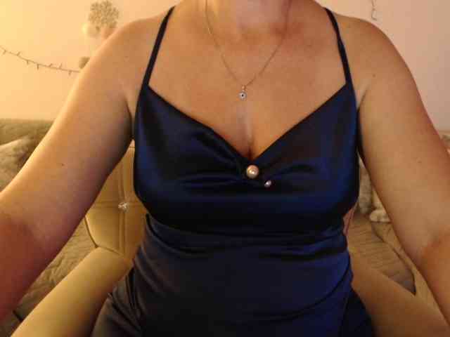 goodSnowQueen webcam