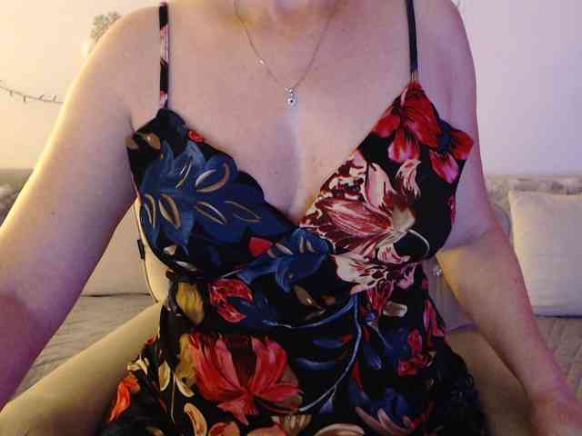 goodSnowQueen webcam