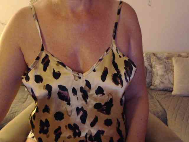 goodSnowQueen webcam