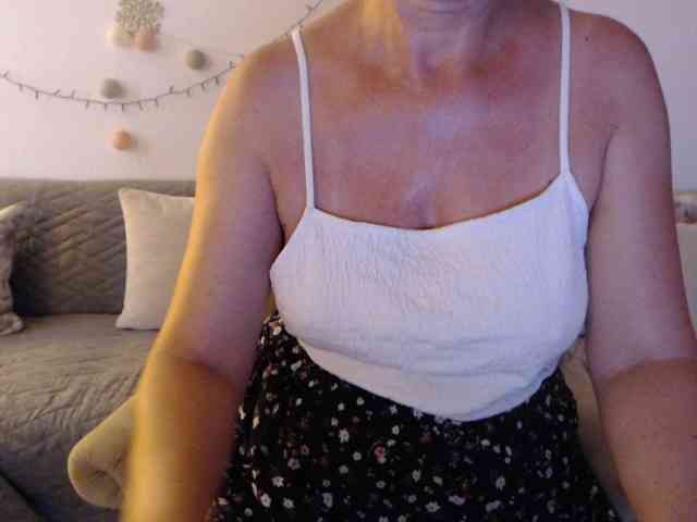 goodSnowQueen webcam