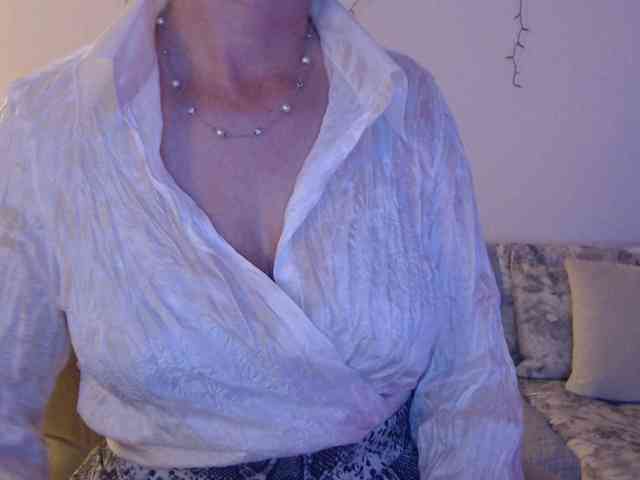 goodSnowQueen webcam