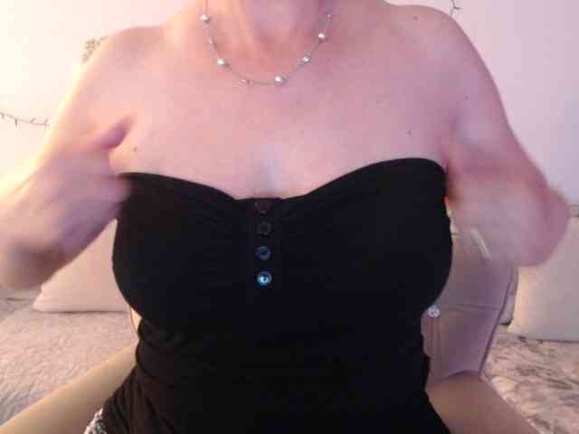 goodSnowQueen webcam