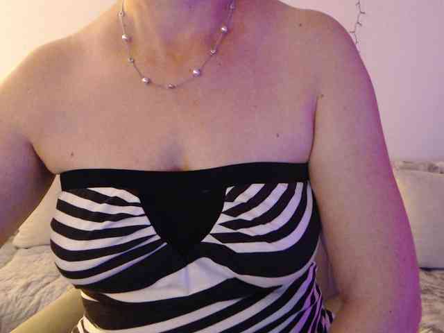 goodSnowQueen webcam