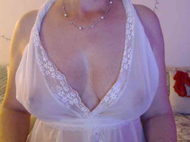 goodSnowQueen webcam