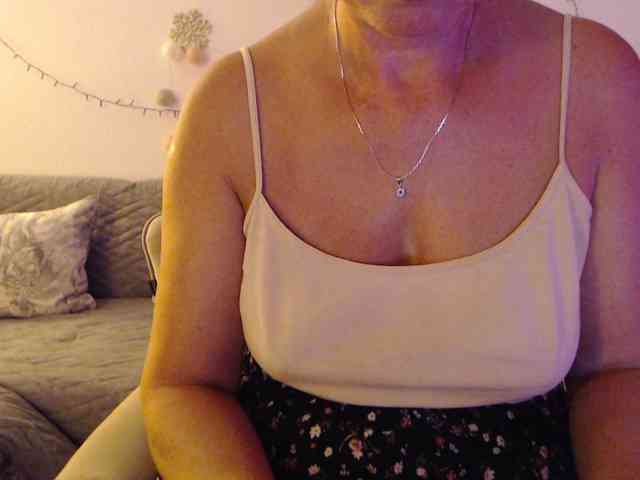 goodSnowQueen webcam