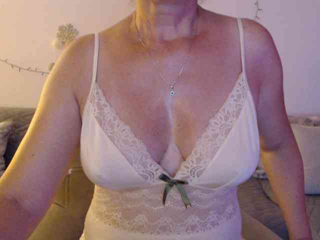 goodSnowQueen webcam