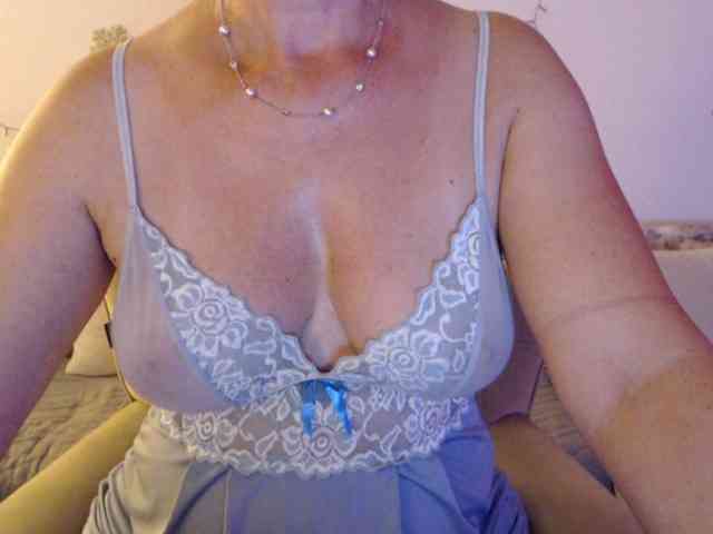 goodSnowQueen webcam