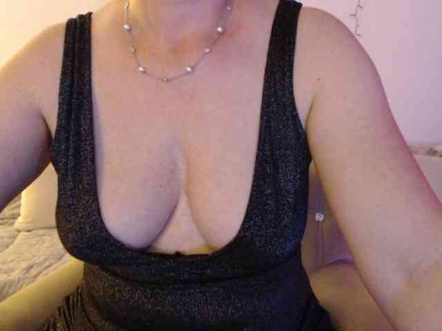goodSnowQueen webcam
