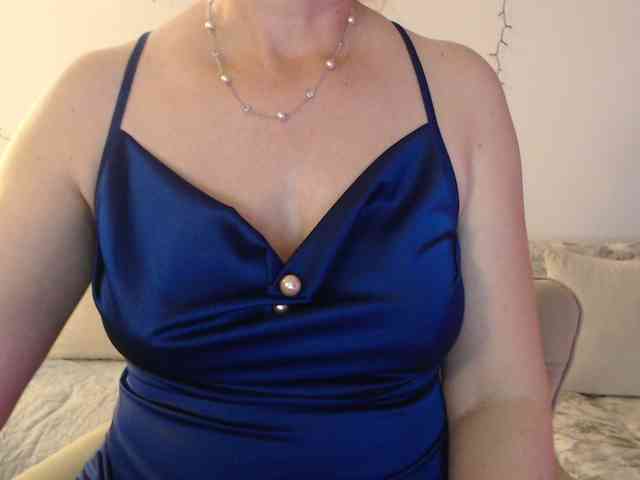 goodSnowQueen webcam