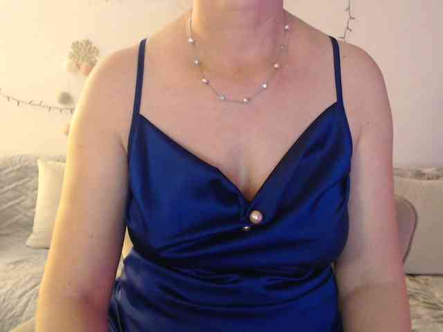 goodSnowQueen webcam