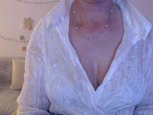 goodSnowQueen webcam