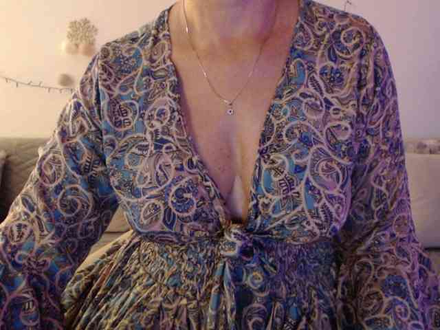 goodSnowQueen webcam