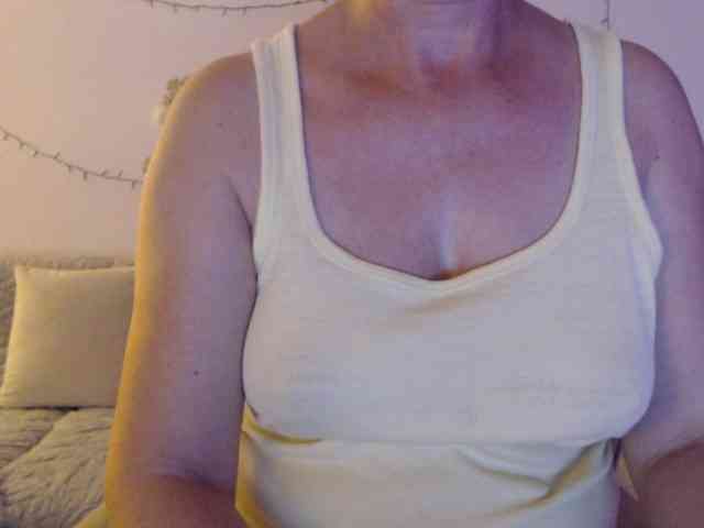 goodSnowQueen webcam