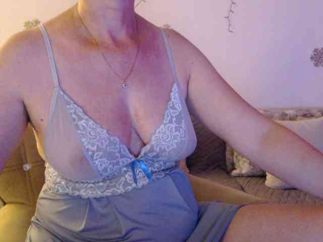 goodSnowQueen webcam