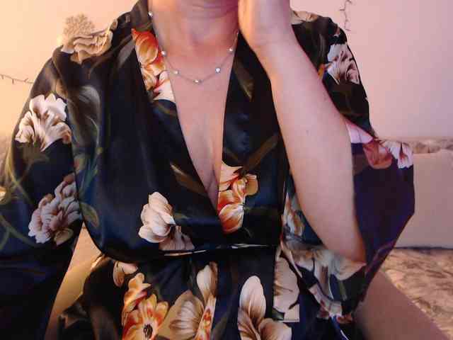goodSnowQueen webcam
