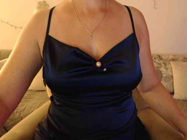 goodSnowQueen webcam