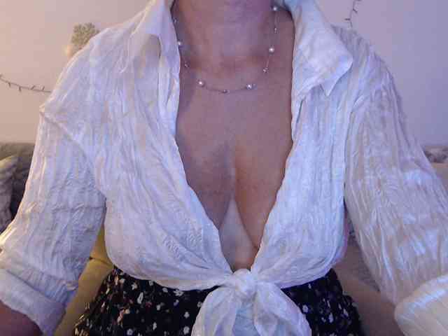 goodSnowQueen webcam