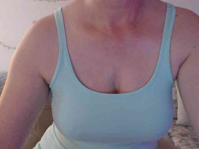 goodSnowQueen webcam