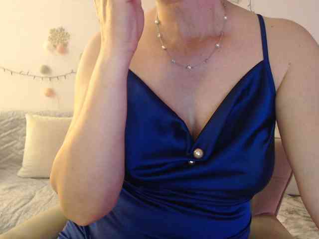 goodSnowQueen webcam