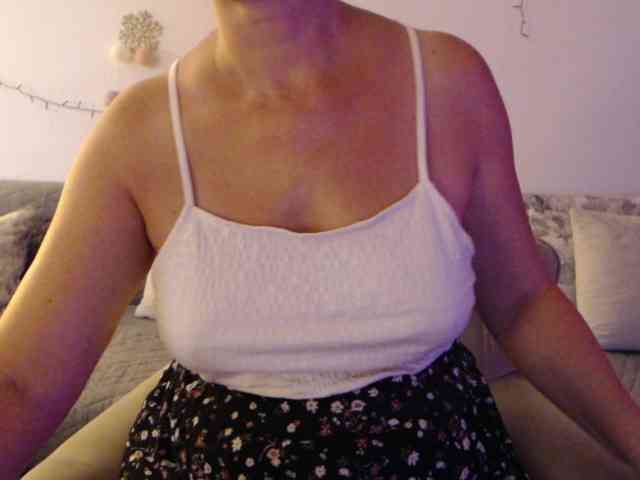 goodSnowQueen webcam