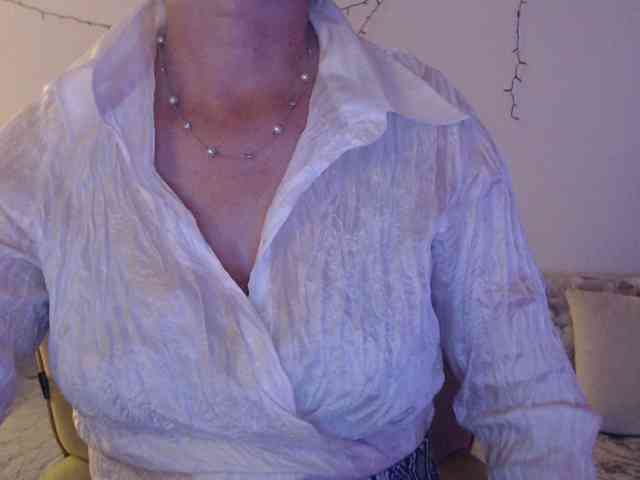 goodSnowQueen webcam