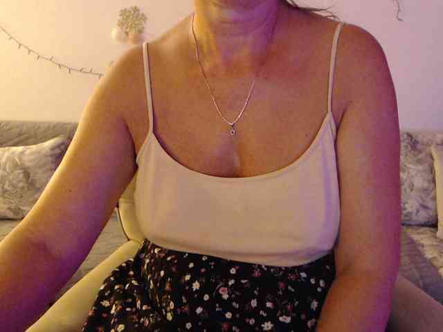 goodSnowQueen webcam