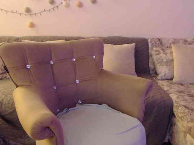 goodSnowQueen live female cam on bongacams