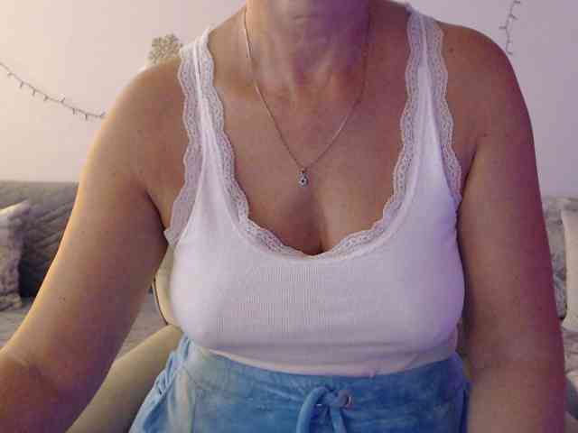 goodSnowQueen webcam