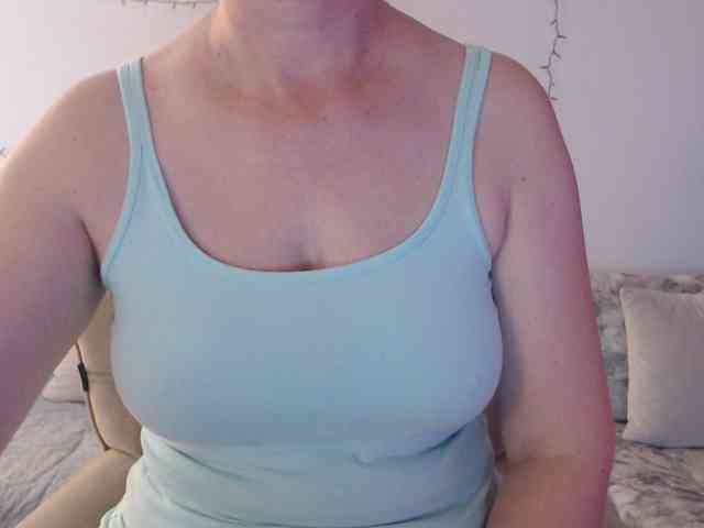 goodSnowQueen webcam