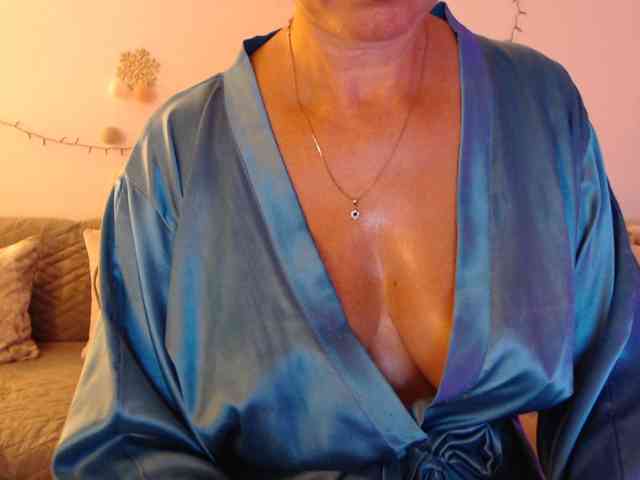 goodSnowQueen webcam