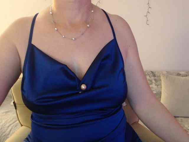 goodSnowQueen webcam