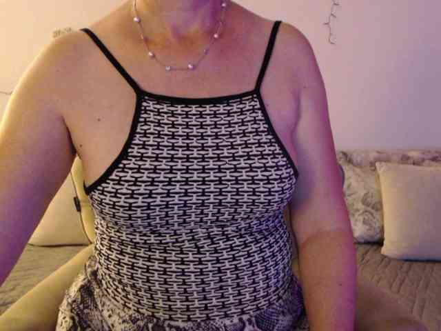 goodSnowQueen webcam