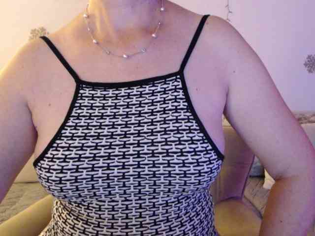 goodSnowQueen webcam