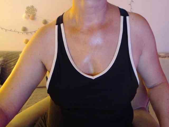 goodSnowQueen webcam