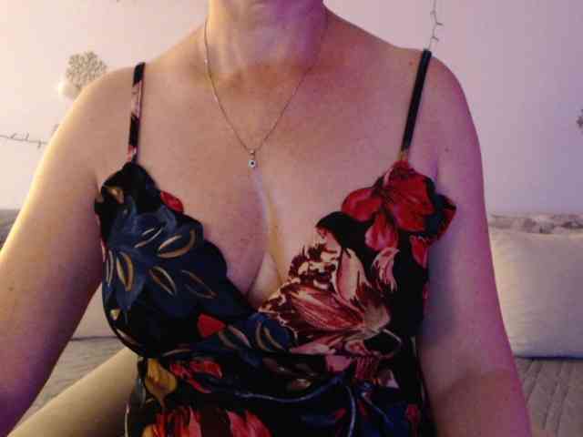 goodSnowQueen webcam