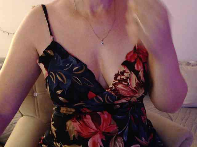 goodSnowQueen webcam